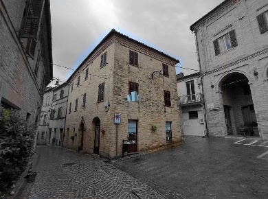 Foto Casa indipendente in VIA SAN LIBERATO 40, Loro Piceno Centro di 233 m²