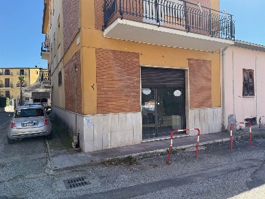 Foto Negozio a Ceprano Centro di 88 m² con 2 locali in affitto