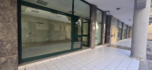 Foto Locale commerciale a Marcianise di 340 m² con 6 locali in vendita