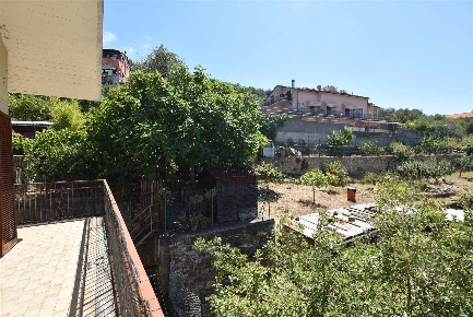 Foto Appartamento a Imperia Caramagna di 85 m² con 6 locali in vendita