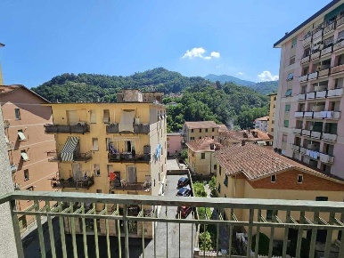 Foto Appartamento in Via Alcide De Gasperi 24, Campomorone Centro di 115 m²