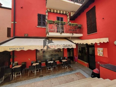 Foto Attività commerciale a Desenzano del Garda Centro Storico di 70 m²
