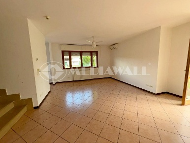 Foto Villa a schiera a Maniago di 172 m² con 5 locali in vendita