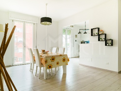 Foto Appartamento in Via Tevenè, Livorno Coteto di 107 m² con 4 locali