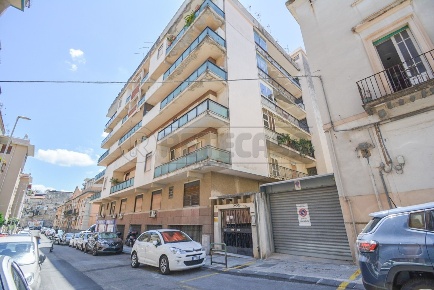 Foto Appartamento in Via Francesco Todaro 5, Messina Tirone di 146 m²