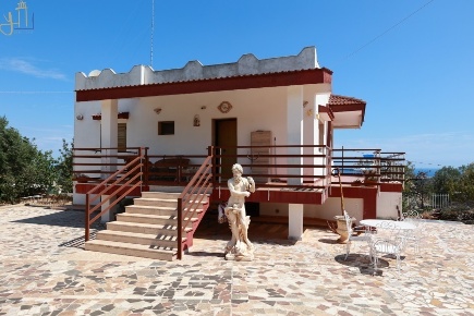 Foto Villa unifamiliare a Polignano a Mare di 177 m² con 8 locali