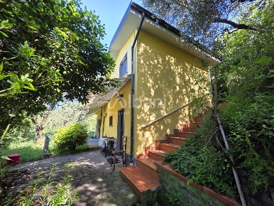Foto Villa singola a Follo Follomonte di 67 m² con 4 locali in vendita