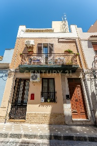 Foto Appartamento in Via Limpetra 112, Augusta Centro di 69 m² con 5 locali