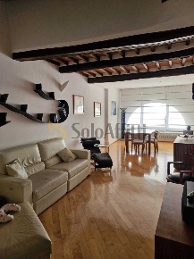 Foto Appartamento in Via Franciosa, Siena Duomo di 93 m² con 4 locali