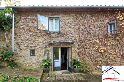 Foto Rustico a Chitignano di 160 m² con 8 locali in vendita