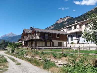 Foto Appartamento in Via Chenebieres, Salbertrand di 70 m² con 2 locali