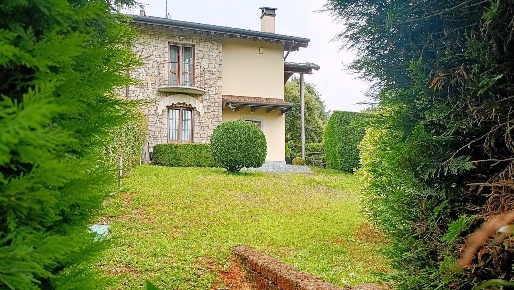 Foto Villa unifamiliare in Via del Dosso, Usmate Velate Villa Angioletta