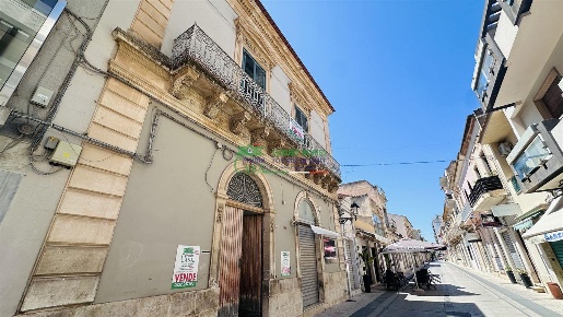 Foto Casa indipendente in VIA CAVOUR, Vittoria Centro di 410 m² in vendita