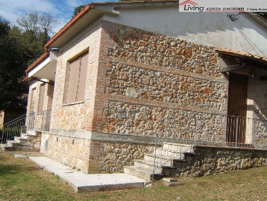 Foto Casa indipendente a Sovicille di 100 m² con 5 locali in vendita