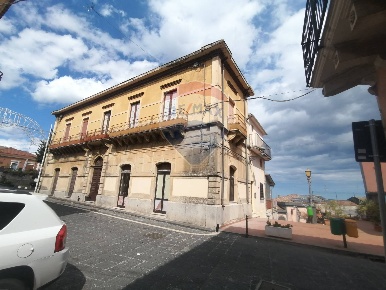 Foto Appartamento in via etnea, Milo Centro di 150 m² con 6 locali