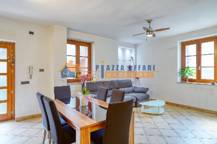 Foto Appartamento in via Mazzini Giuseppe, Carnago Centro di 82 m²