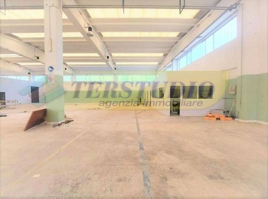 Foto Capannone industriale in Via Lombardia, Bonate Sopra Centro di 2000 m²