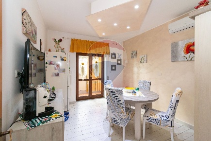 Foto Appartamento in Via santa Maria del sangue, Aci Catena Centro di 80 m²