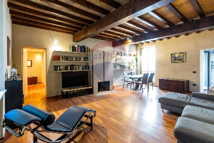 Foto Appartamento in Strada Luigi Carlo Farini, Parma Centro Storico