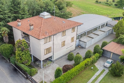 Foto Capannone industriale in via Leopardi, Cornate d'Adda Centro di 897 m²