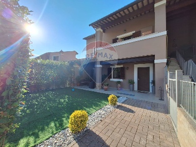 Foto Appartamento in Via Narni, Trevi Matigge di 169 m² con 5 locali