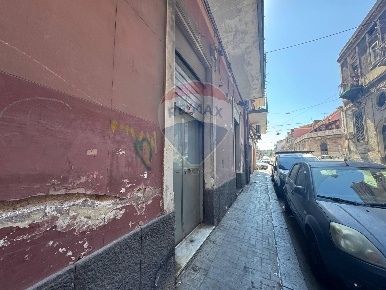Foto Negozio in Via Cibele, Catania Cibali di 35 m² con 2 locali in vendita