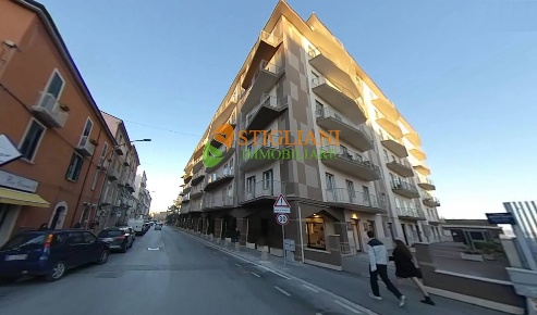 Foto Appartamento in via cavour, Campobasso Centro di 150 m² con 6 locali