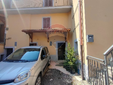 Foto Appartamento in via dell'aquila, Pizzoli Centro di 60 m² con 1 locali