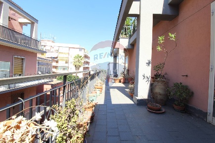 Foto Appartamento in Via Cibele, Catania Cibali di 143 m² con 5 locali