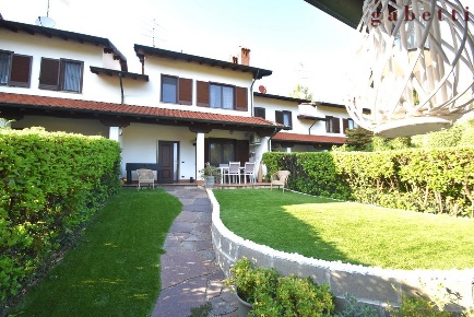 Foto Villa a schiera in Via Pastrengo 51, Magenta Centro di 180 m²
