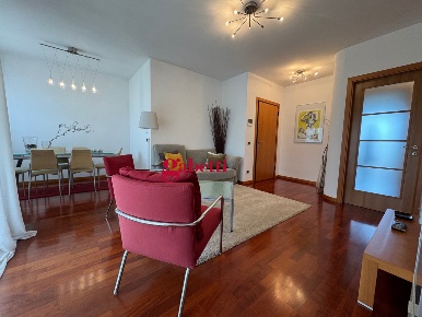 Foto Appartamento a Rimini Grotta Rossa di 82 m² con 5 locali in vendita