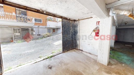 Foto Box in dei Castiglioni, Roma Casetta Mattei - Corviale di 100 m²