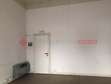 Foto Negozio a Arezzo Via Marco Perennio di 24 m² in affitto