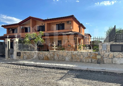 Foto Villa unifamiliare in Via RESIDENCE REGINA PACIS 66, Avola di 158 m²