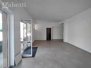 Foto Negozio in Via CAPANNA 85, Senigallia Borgo Molino, Portone di 46 m²
