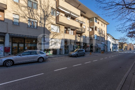 Foto Negozio in Via PORDENONE 60, San Vito al Tagliamento Centro di 71 m²