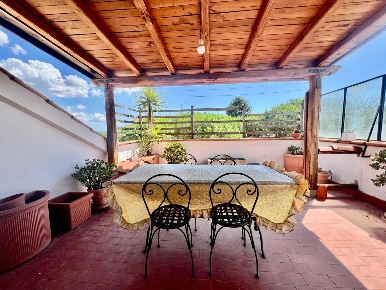 Foto Attico in Via Francesco Cocco Ortu 120, Roma Nuovo Salario di 75 m²