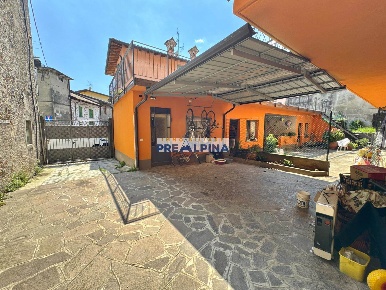 Foto Case semi ndipendenti in Via G. Garibaldi 3, Casnigo di 160 m²