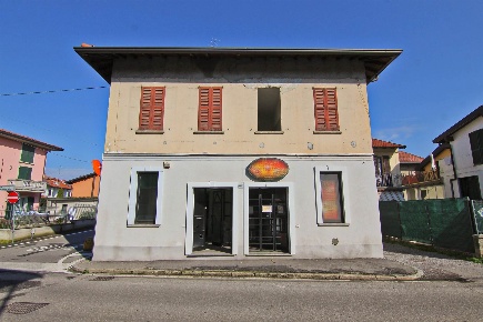 Foto Negozio in Via Dante 48, Rovellasca di 52 m² con 2 locali in vendita
