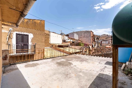 Foto Appartamento in Via Leone 4, Lascari di 154 m² con 8 locali in vendita