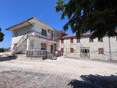 Foto Appartamento a Sorgà di 362 m² con 6 locali in vendita
