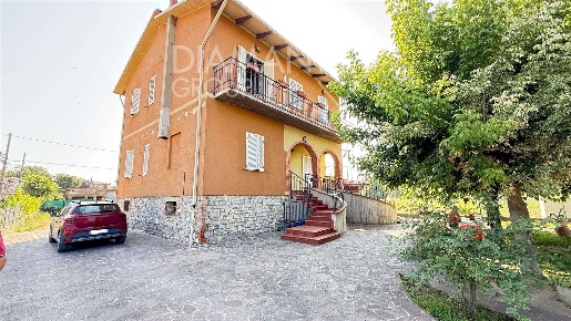 Foto Casa indipendente a Castiglione del Lago Piana di 360 m² con 13 locali