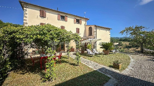 Foto Rustico a Pistoia San Felice di 450 m² con 10 locali in vendita