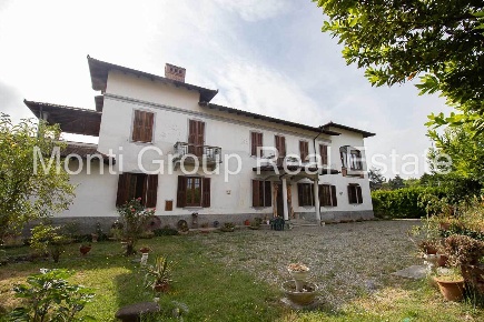 Foto Villa unifamiliare a Visone di 770 m² con 30 locali in vendita
