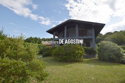 Foto Villa unifamiliare in Via Monte Rosa 33, Dormelletto di 300 m²