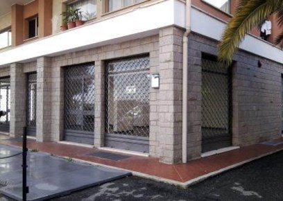 Foto Negozio a Ceriale Centro di 190 m² con 2 locali in vendita