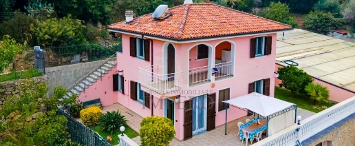 Foto Villa unifamiliare in Via del Commercio 1, Camporosso Centro di 215 m²