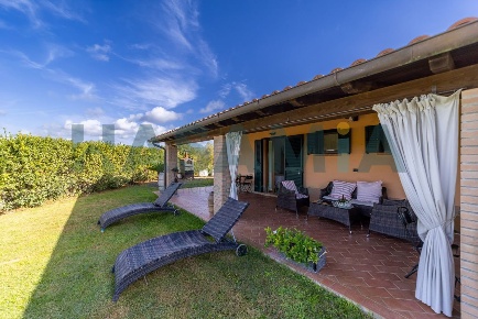 Foto Casale in Strada Consortile La Carla 73, Magliano in Toscana di 400 m²