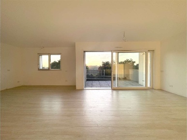 Foto Appartamento in Via San Lazzaro, Colverde Gironico Al Piano di 112 m²