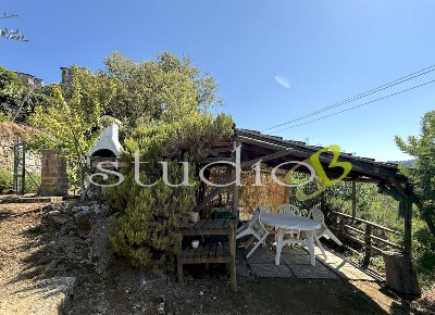 Foto Appartamento in Via San Michele 12, Perinaldo di 93 m² con 6 locali